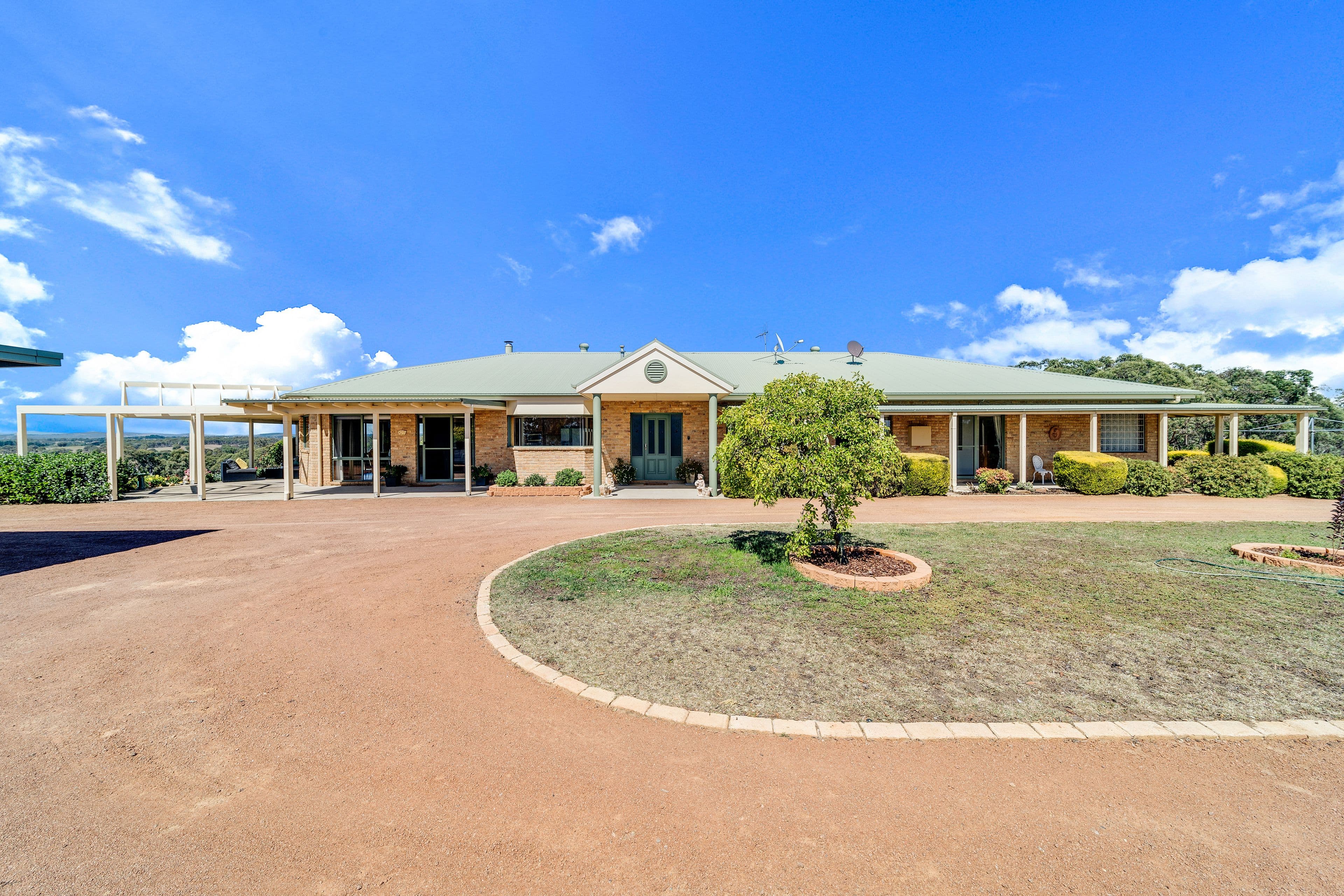 278 Shingle Hill Way, Gundaroo - Thumbnail 2