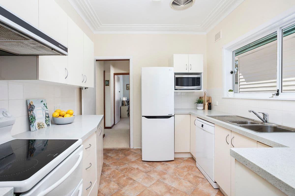 16 Loraine Avenue, Caringbah South - Thumbnail 5