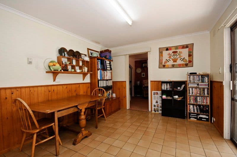 25 Myoora Drive, MOOROOLBARK VIC 3138, Mooroolbark - Thumbnail 2