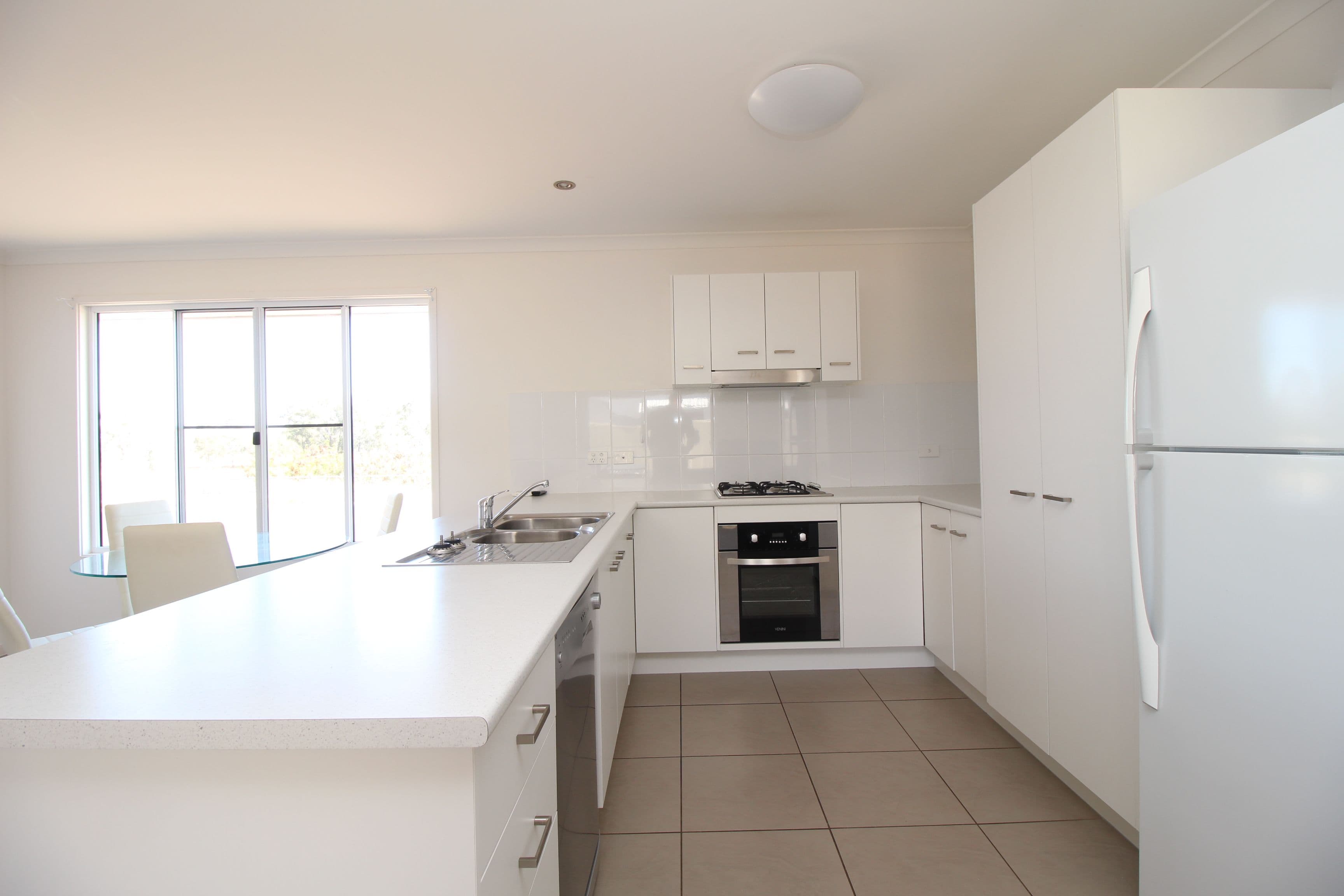 40 Lakeside Drive, Emerald QLD 4720, Emerald - Thumbnail 3