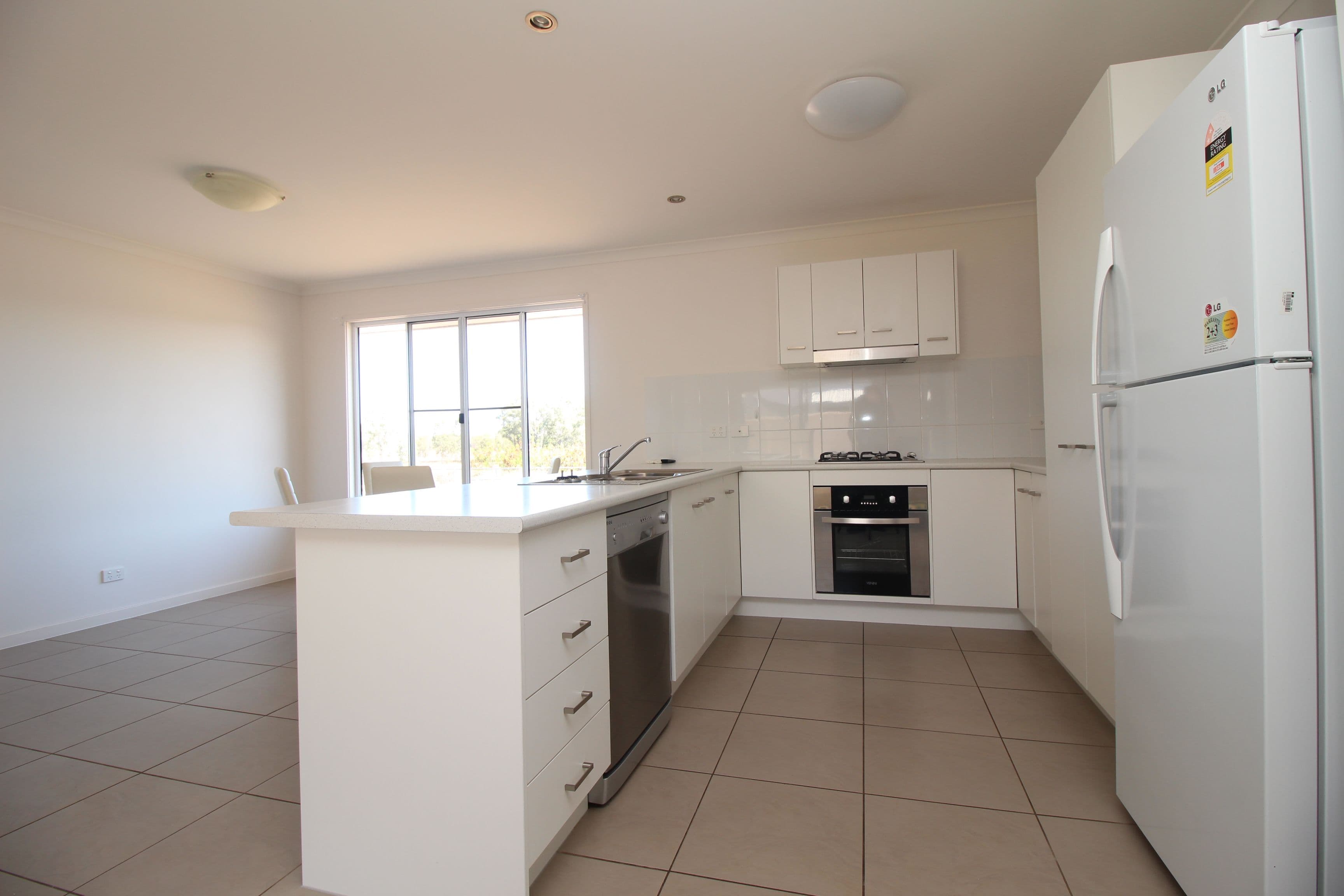 40 Lakeside Drive, Emerald QLD 4720, Emerald - Thumbnail 4