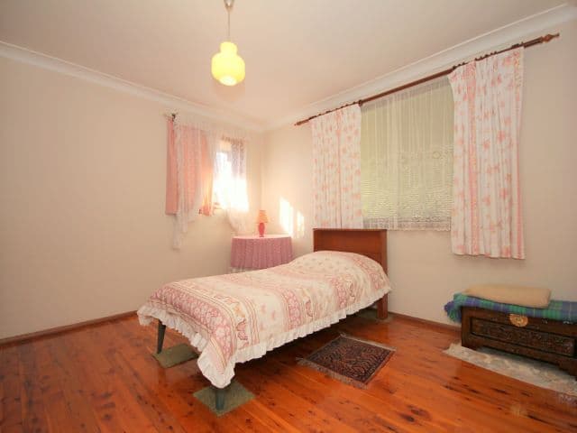19 Foley Street, GEORGES HALL NSW 2198, Georges Hall - Thumbnail 5