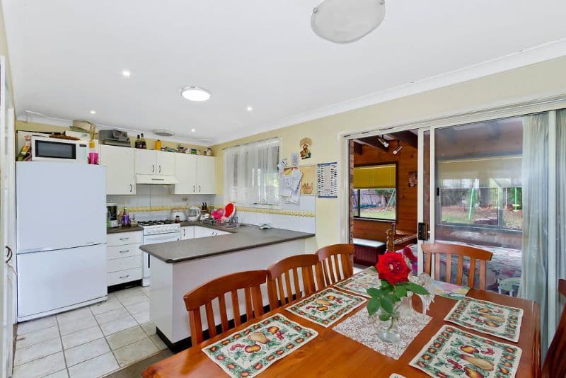 10 Henry Parkes Drive, BERKELEY VALE NSW 2261, Berkeley Vale - Thumbnail 2