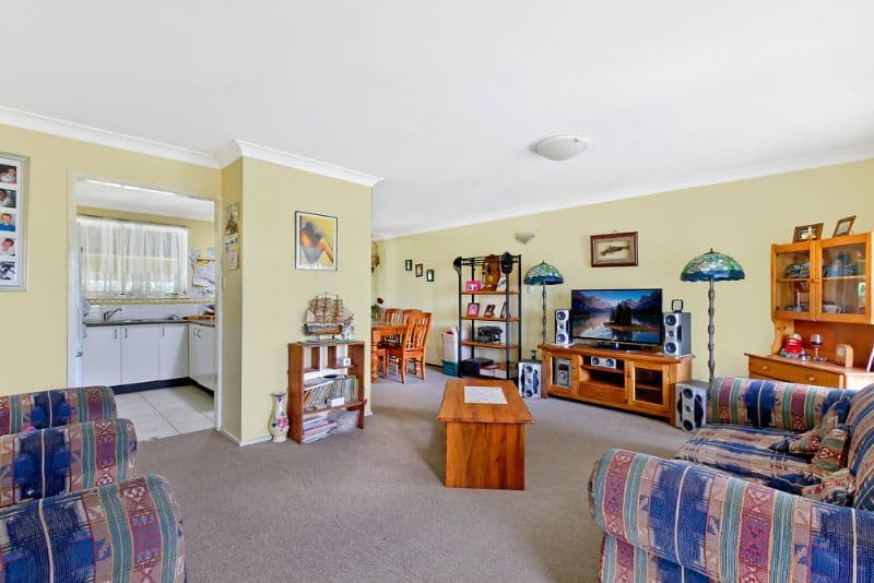 10 Henry Parkes Drive, BERKELEY VALE NSW 2261, Berkeley Vale - Thumbnail 3