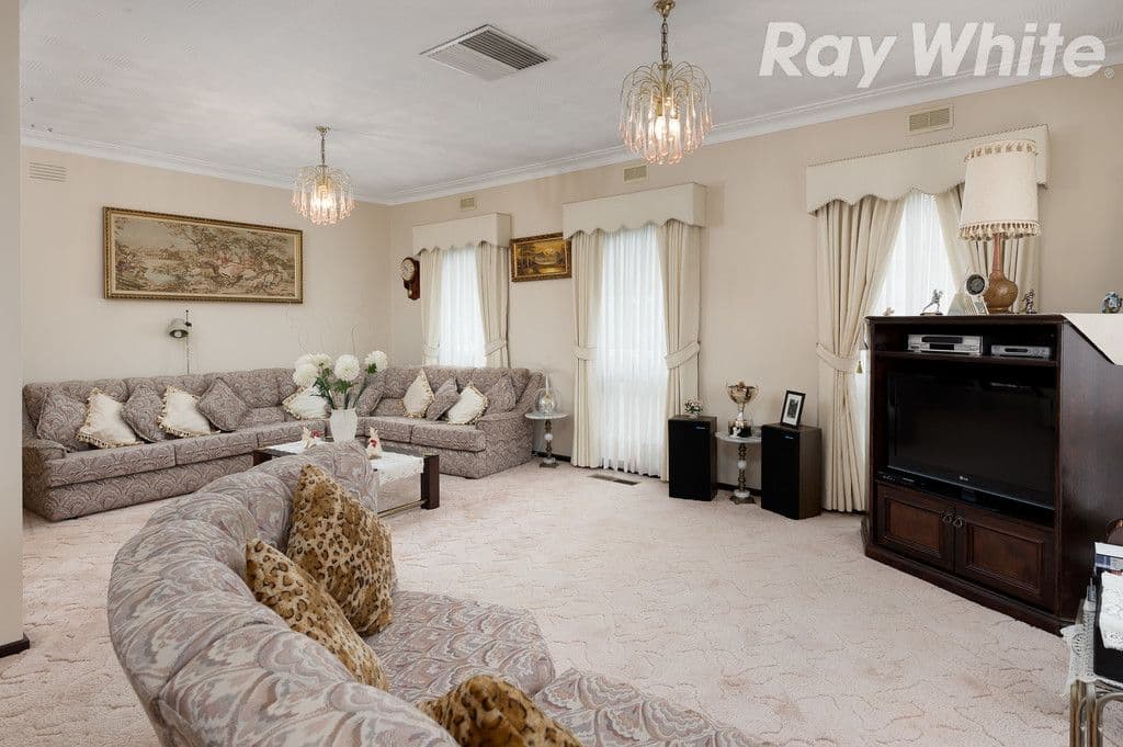 77 San Remo Drive, Avondale Heights VIC 3034, Avondale Heights - Thumbnail 2