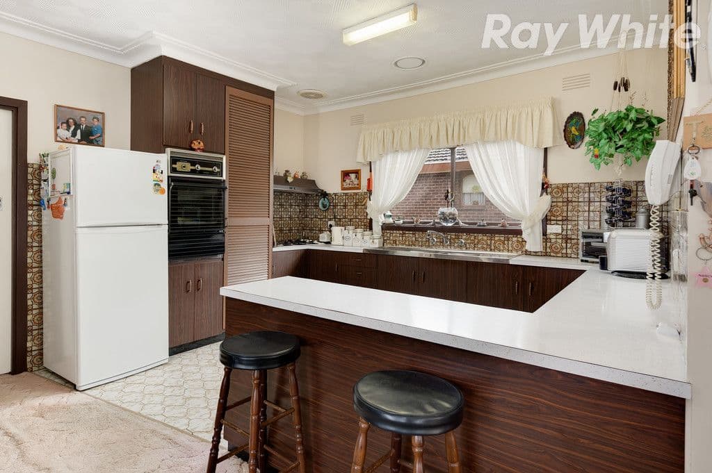 77 San Remo Drive, Avondale Heights VIC 3034, Avondale Heights - Thumbnail 7