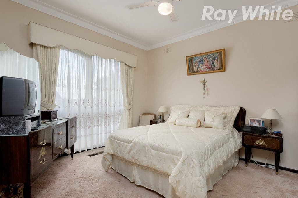 77 San Remo Drive, Avondale Heights VIC 3034, Avondale Heights - Thumbnail 8