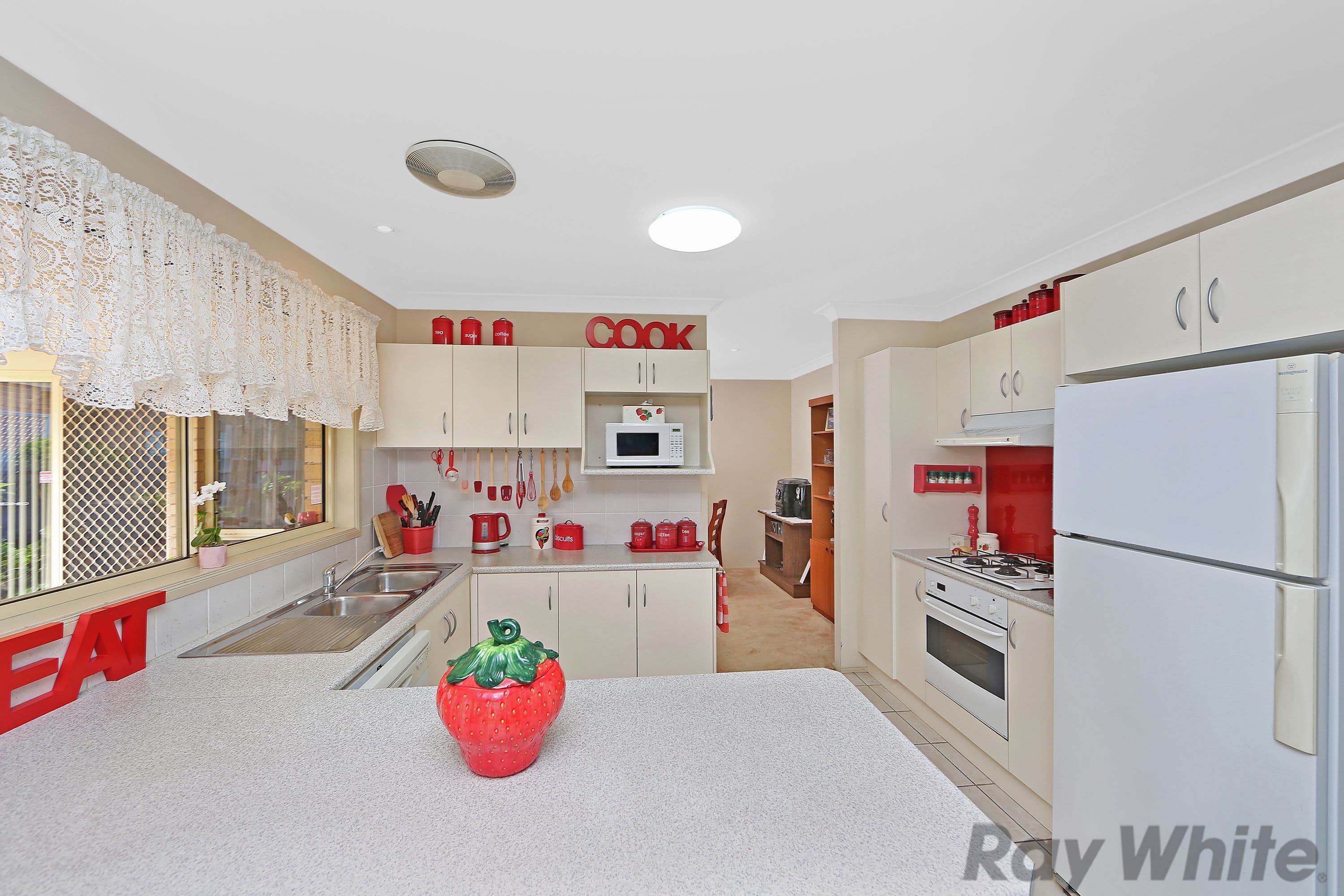 27 Nelmes Road, Blue Haven - Thumbnail 4