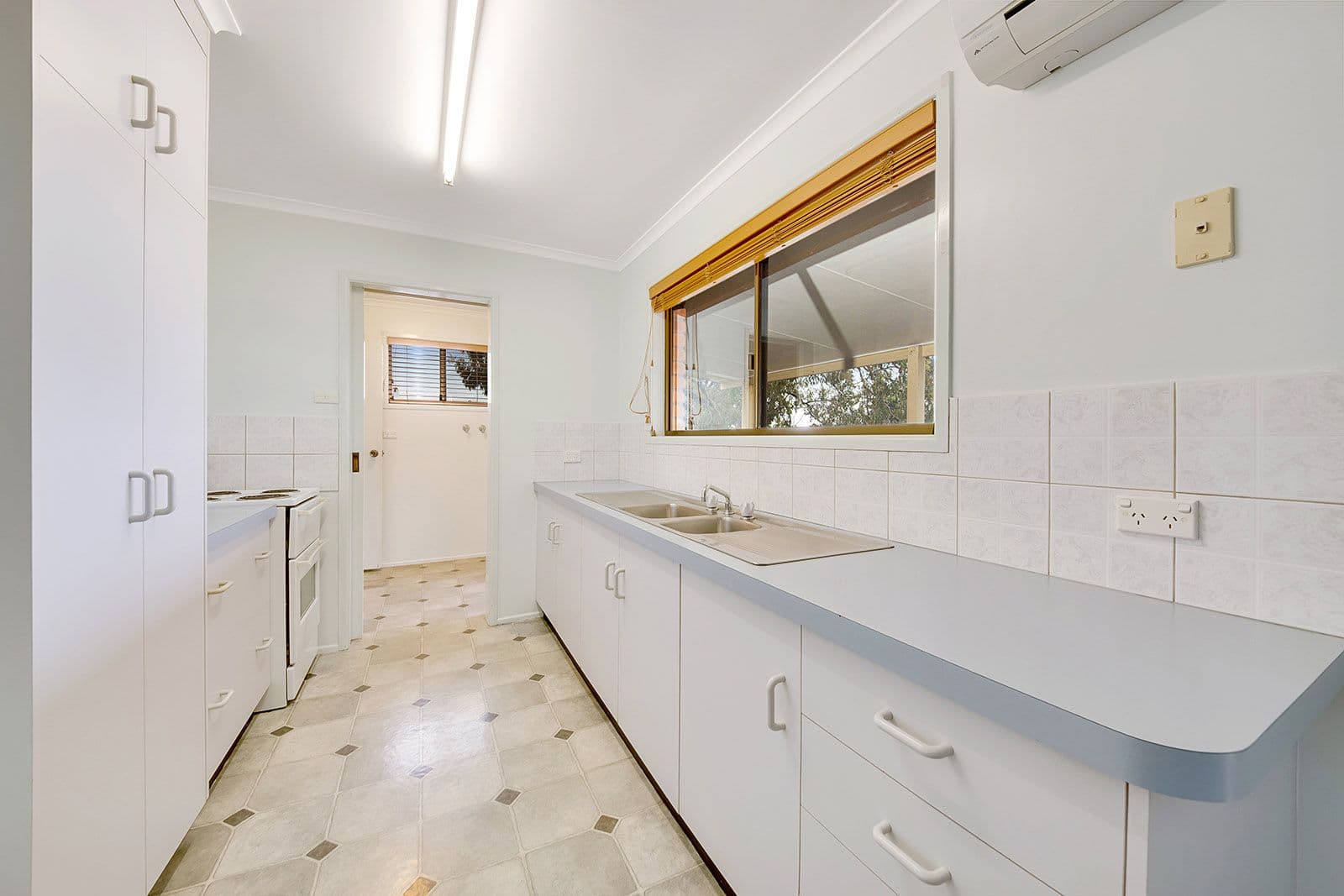 17 Ben Lexcen Court, Clinton QLD 4680, Clinton - Thumbnail 2