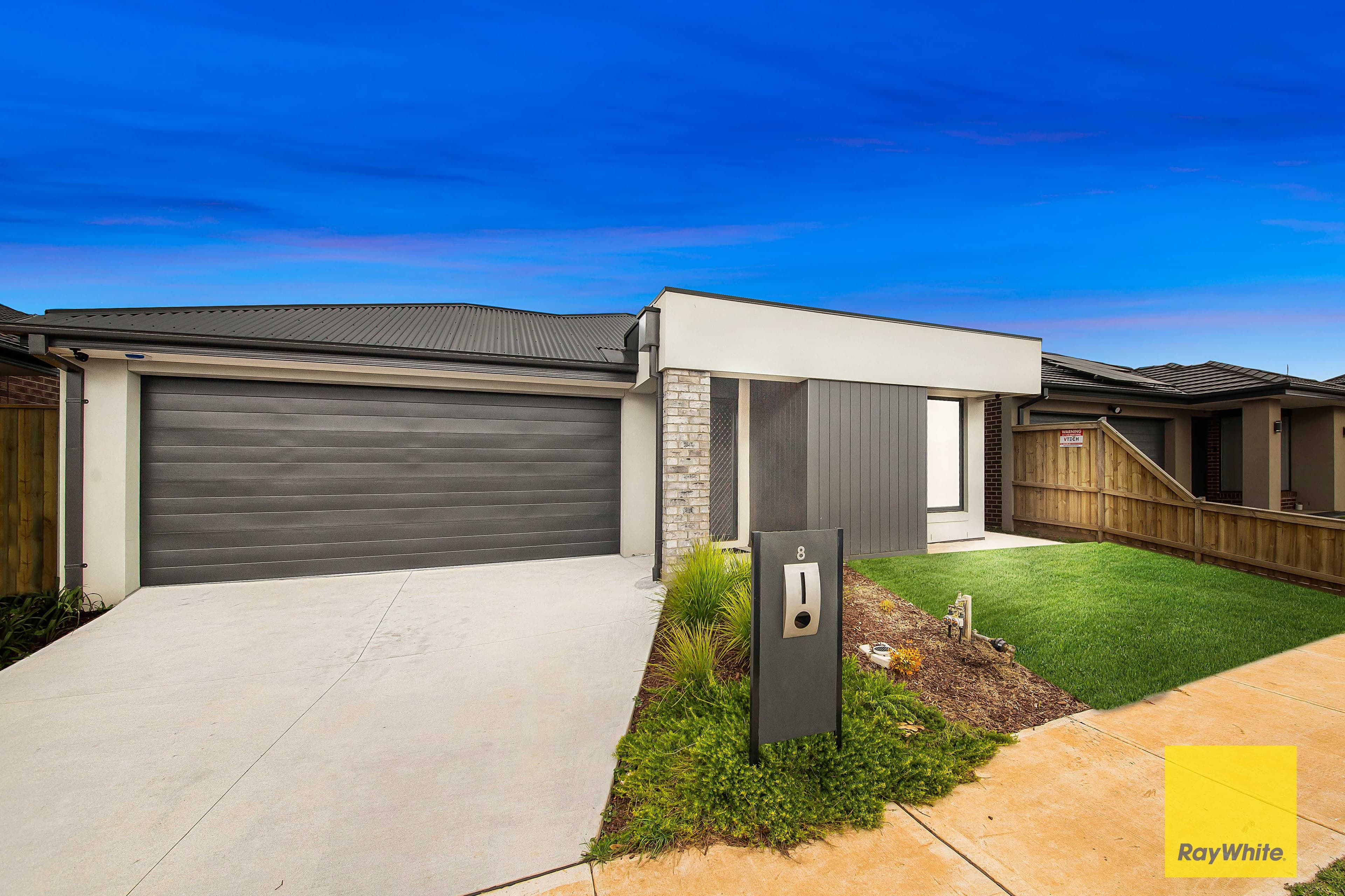 8 Louisville Drive, THORNHILL PARK VIC 3335, Thornhill Park - Thumbnail 2