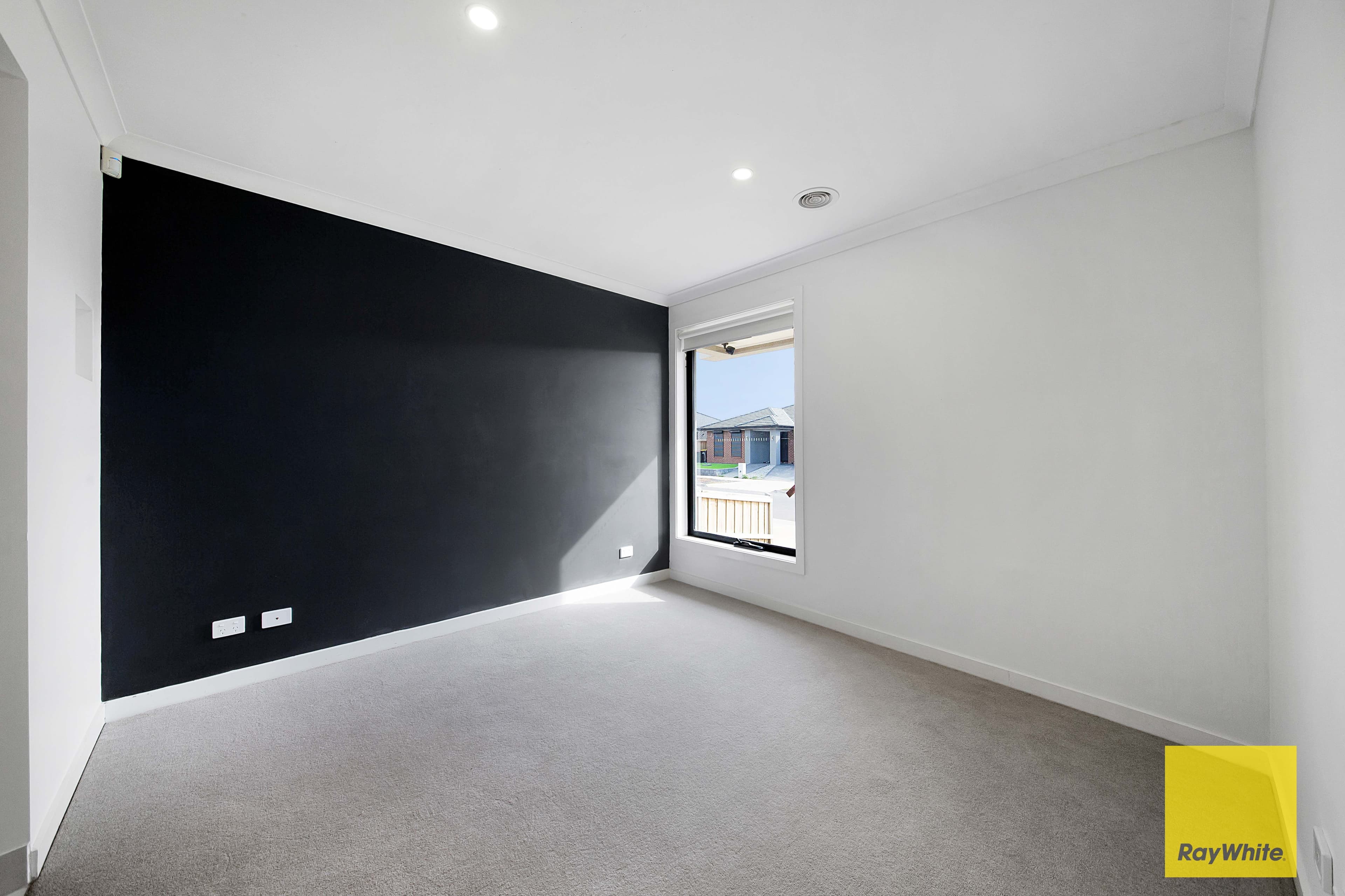 8 Louisville Drive, THORNHILL PARK VIC 3335, Thornhill Park - Thumbnail 4
