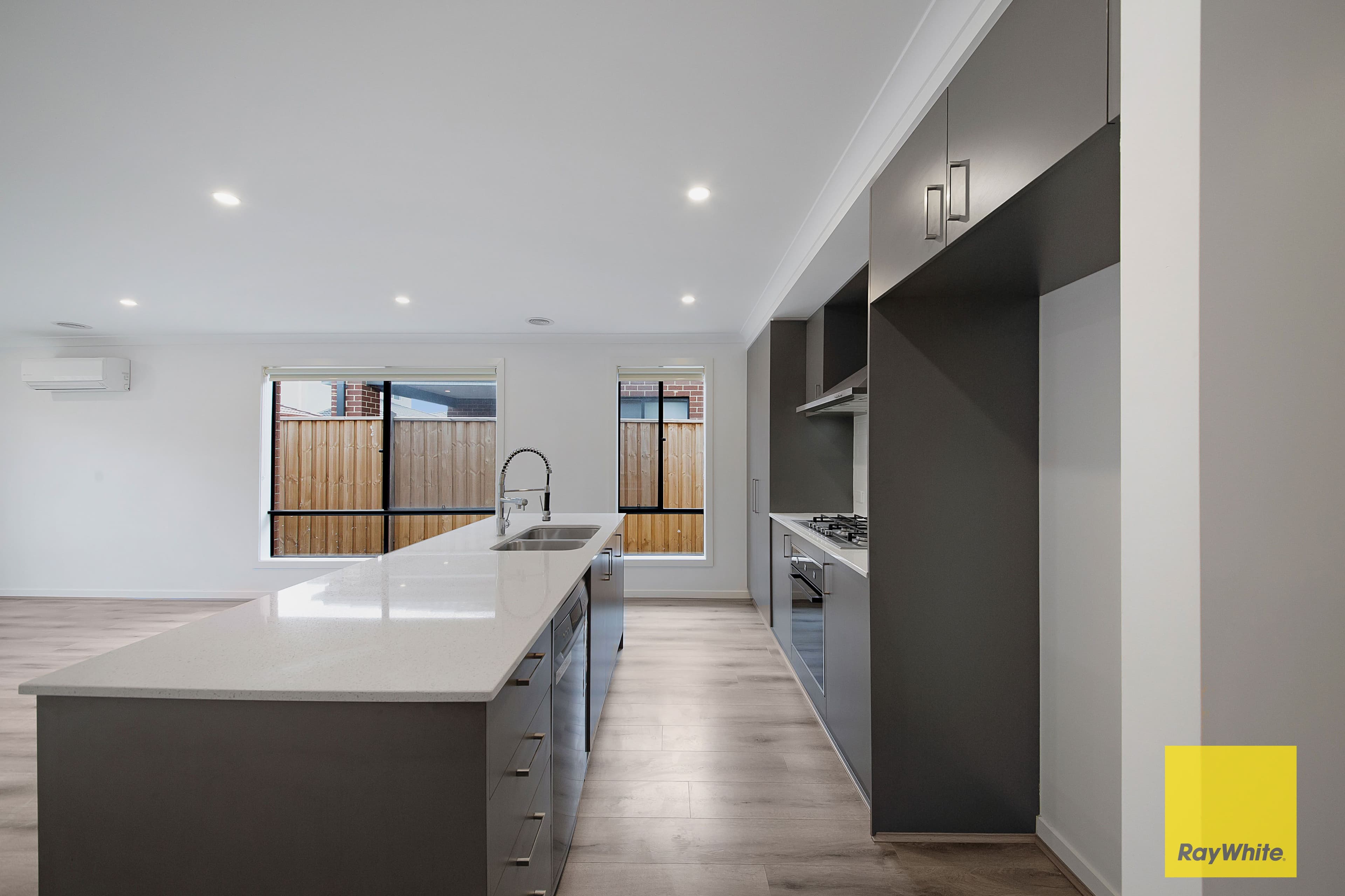 8 Louisville Drive, THORNHILL PARK VIC 3335, Thornhill Park - Thumbnail 8