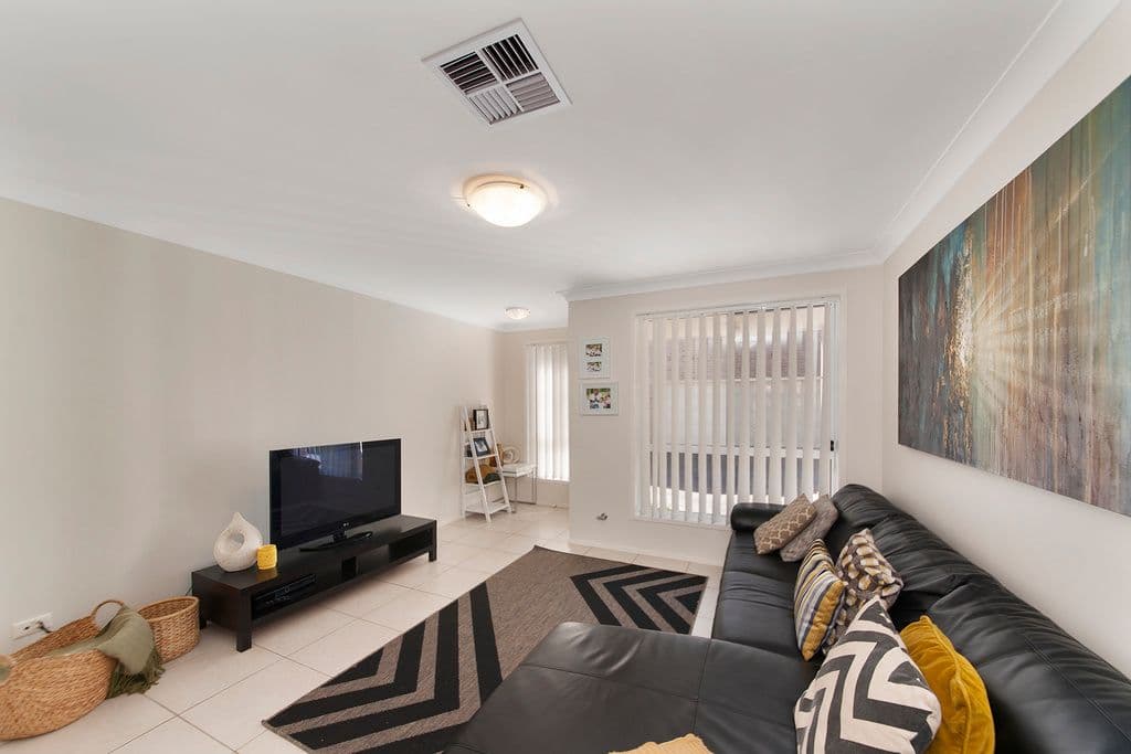 5 Vlatko Drive, WEST HOXTON NSW 2171, West Hoxton - Thumbnail 2