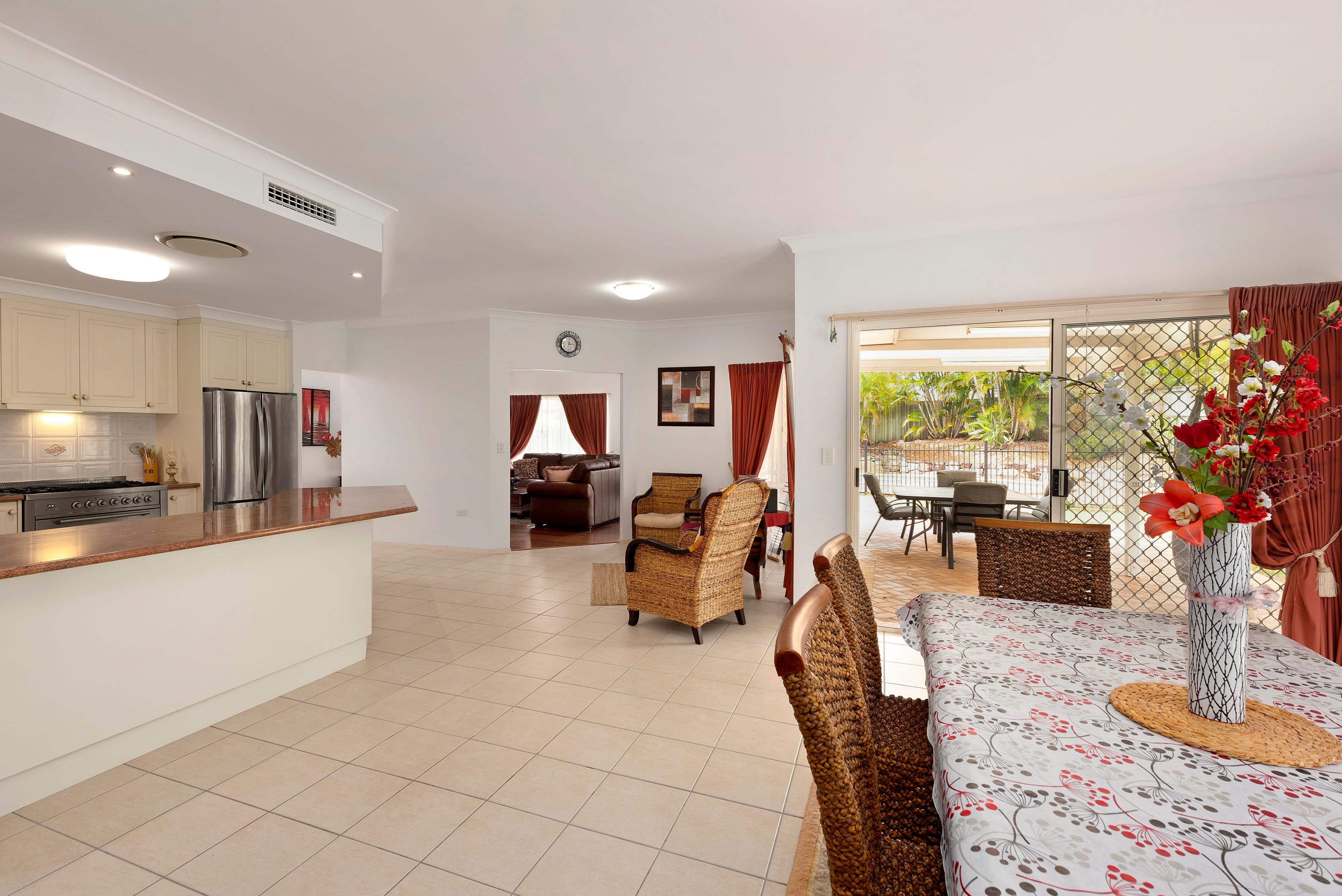 15 Bells Place, Carindale QLD 4152, Carindale - Thumbnail 2