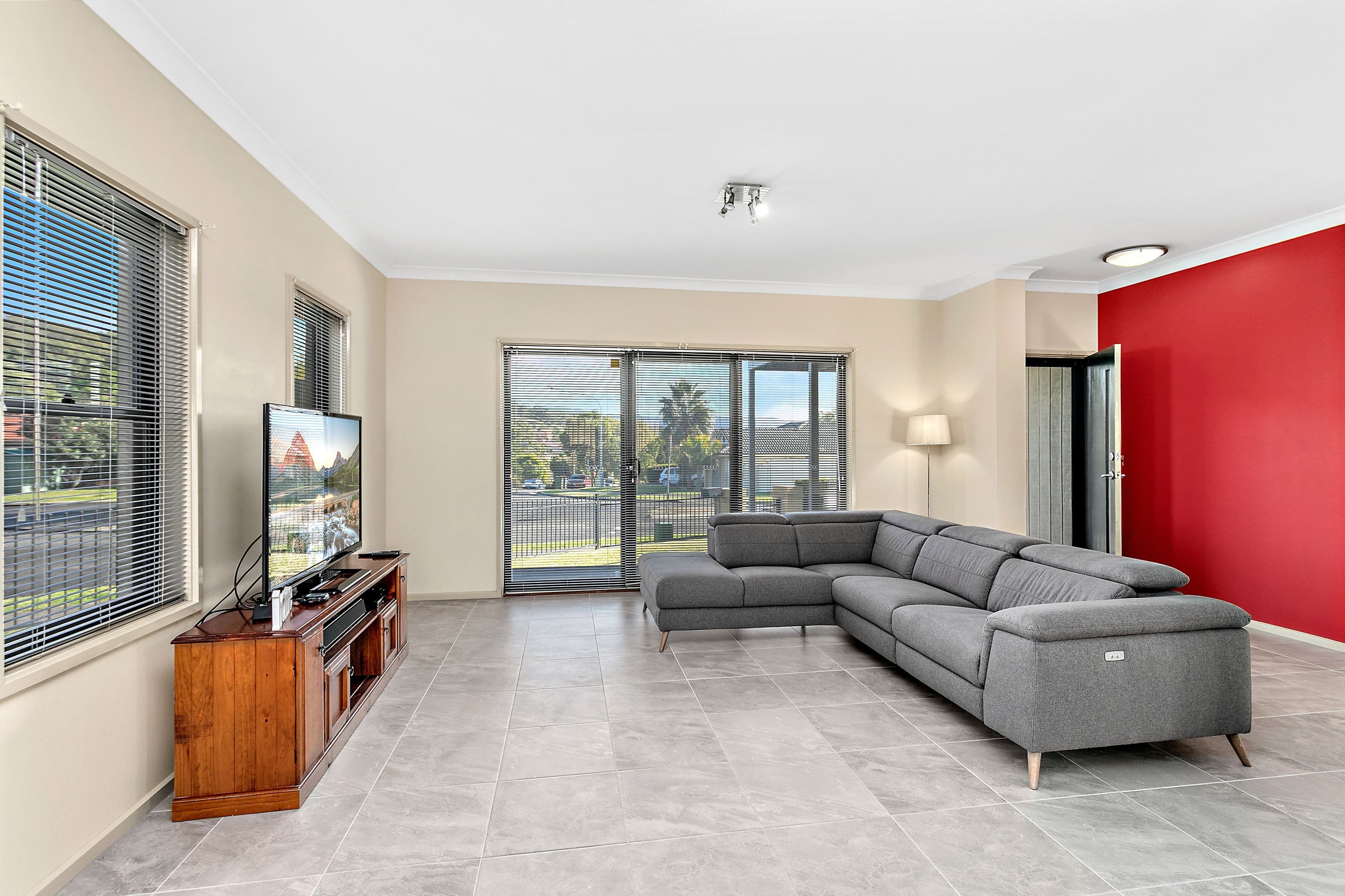 193 Ashburton Drive, Albion Park - Thumbnail 2