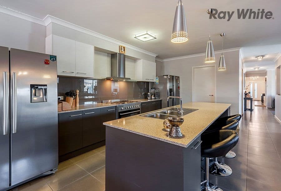 2 Condamine Terrace, Caroline Springs VIC 3023, Caroline Springs - Thumbnail 3