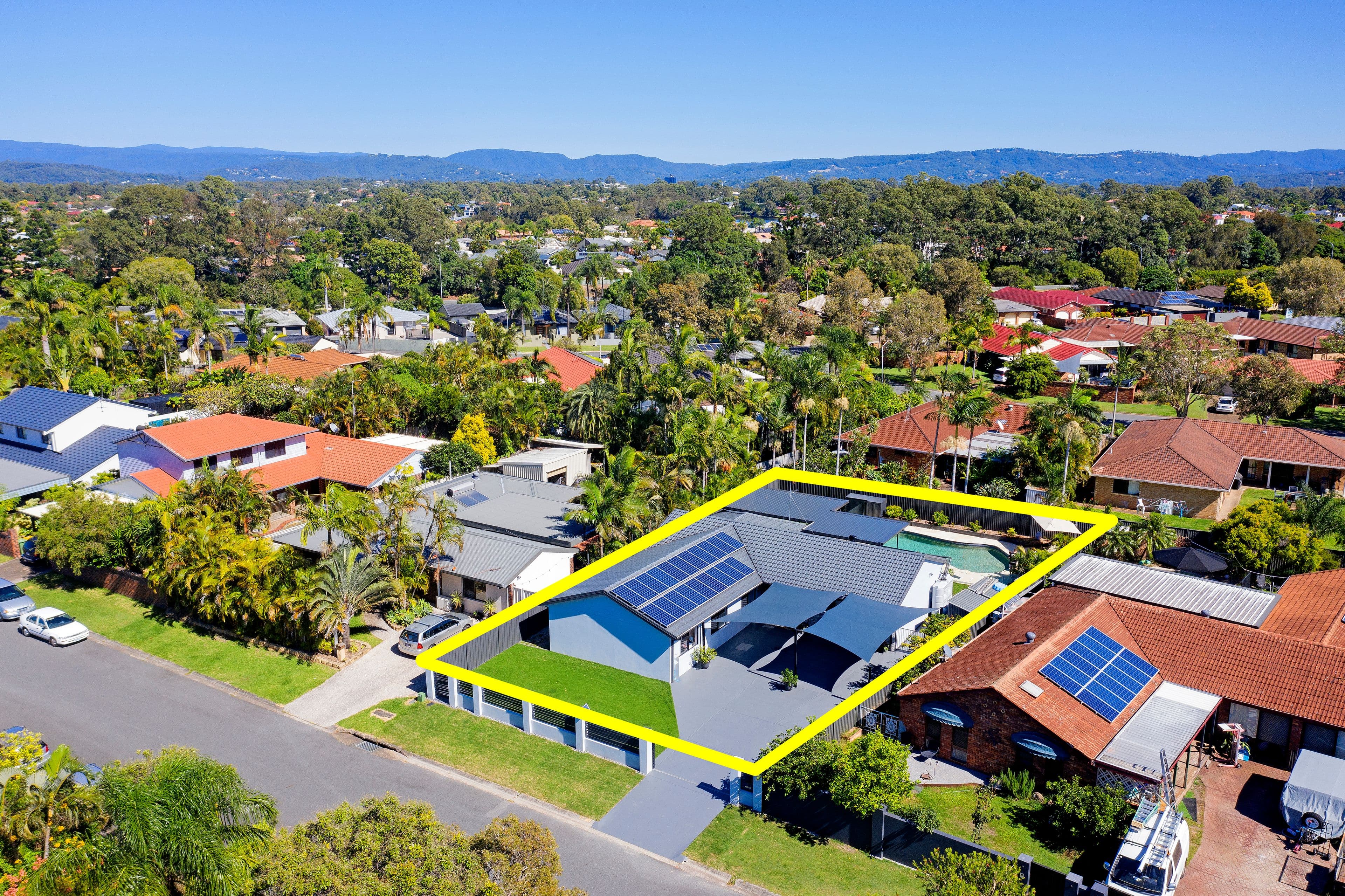 7 Rawlinna Drive, Mermaid Waters QLD 4218, Mermaid Waters - Thumbnail 2