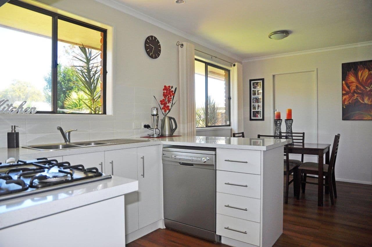 25 Nellie Street, CENTENARY HEIGHTS QLD 4350, Centenary Heights - Thumbnail 6