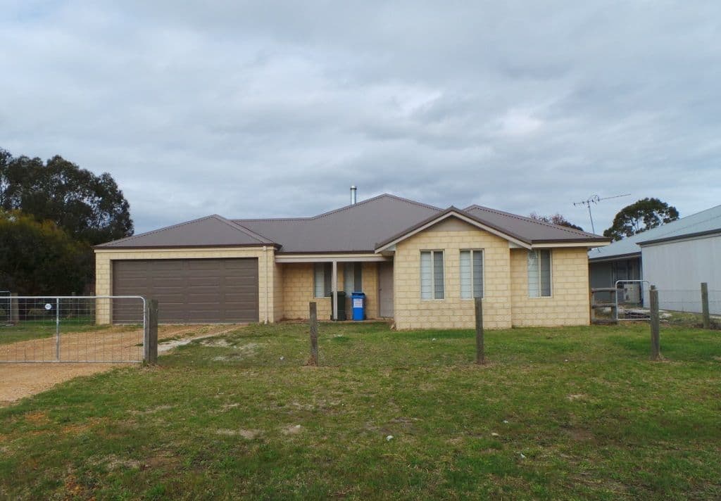 142 Sixth Avenue, Kendenup WA 6323, Kendenup - Thumbnail 4