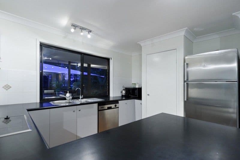 15 Waverley Park Close, OXENFORD QLD 4210, Oxenford - Thumbnail 4