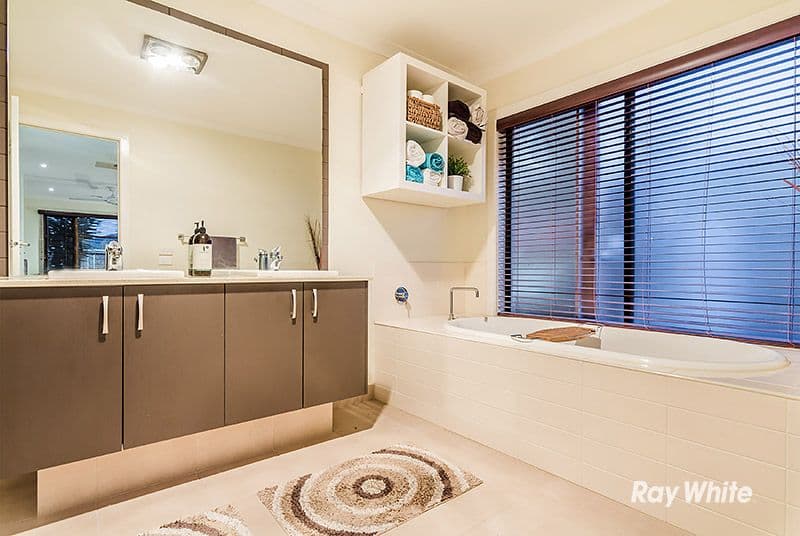 7 Dan Morgan Drive, Cranbourne East VIC 3977, Cranbourne East - Thumbnail 3