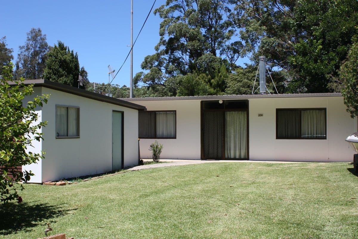231 Sunset Strip, Manyana - Image 1