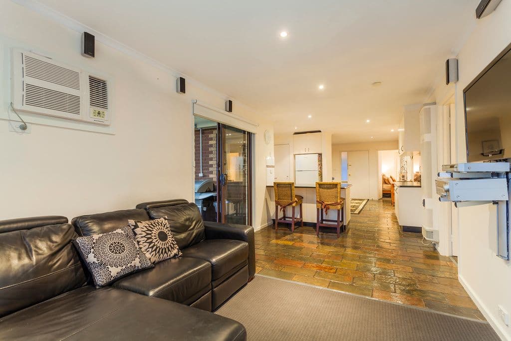 23 Villea Avenue, GROVEDALE VIC 3216, Grovedale - Thumbnail 2