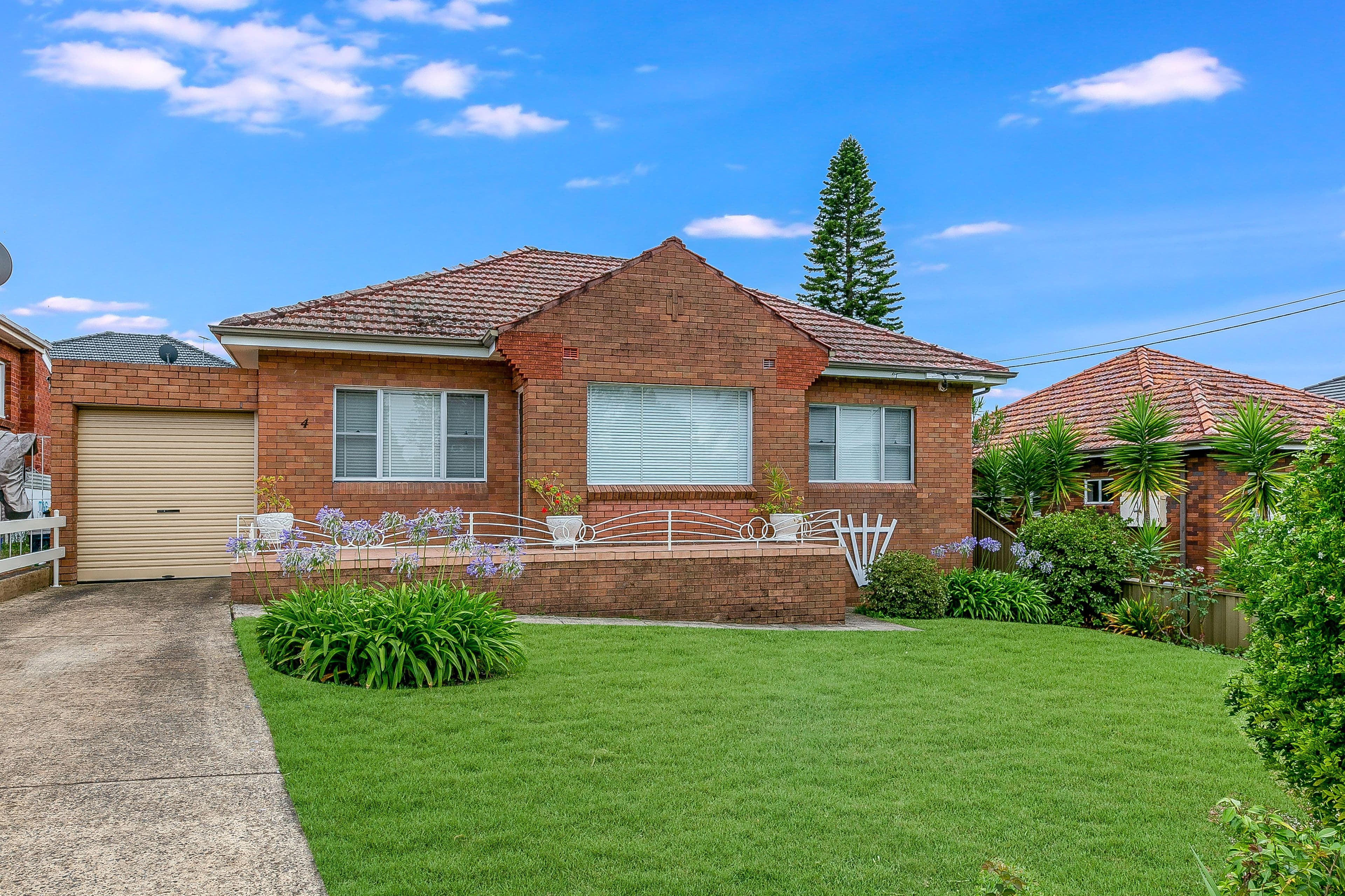 4 Robertson Crescent, Mount Lewis NSW 2190, Mount Lewis - Image 1
