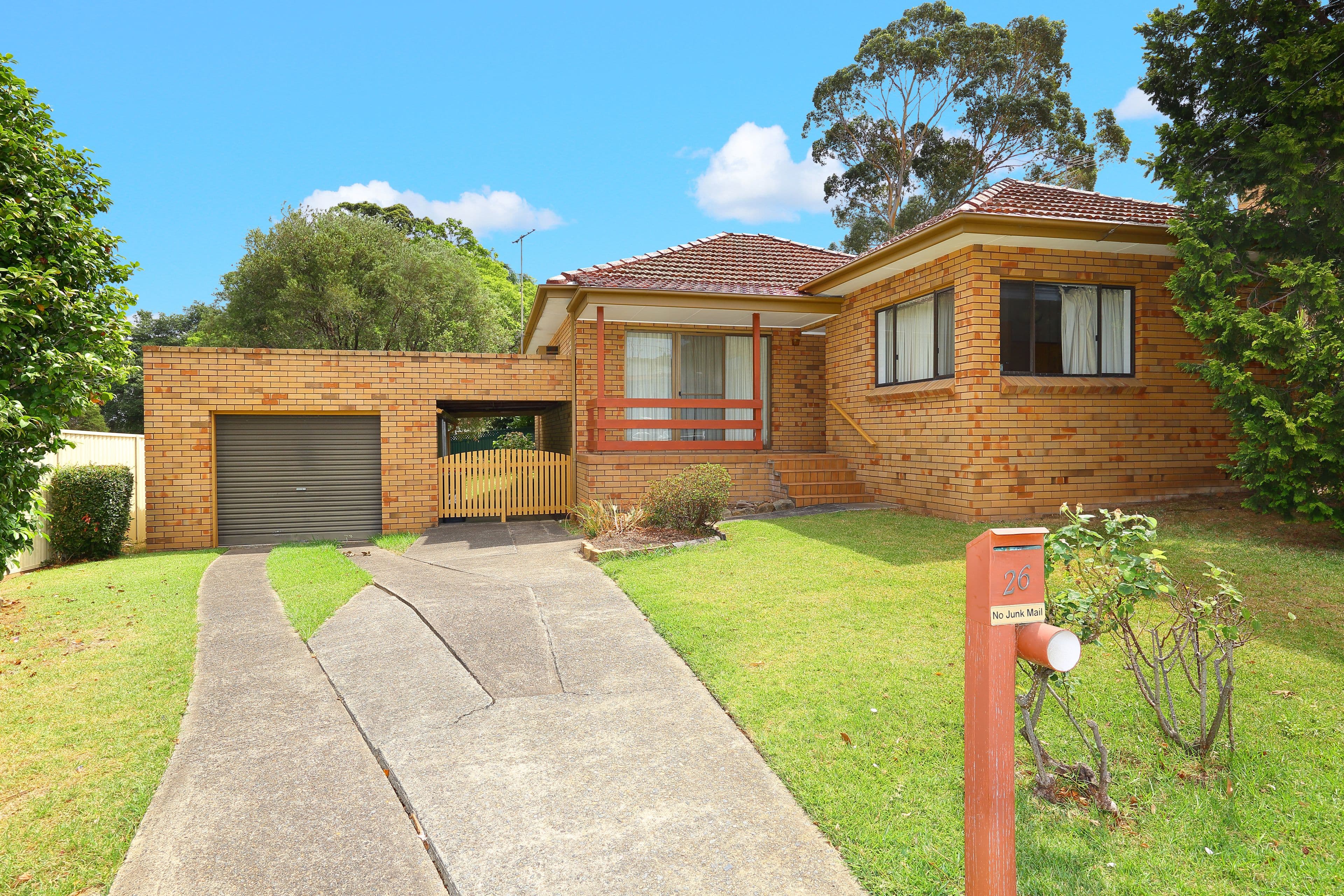 26 Tournay Street, Peakhurst - Image 1