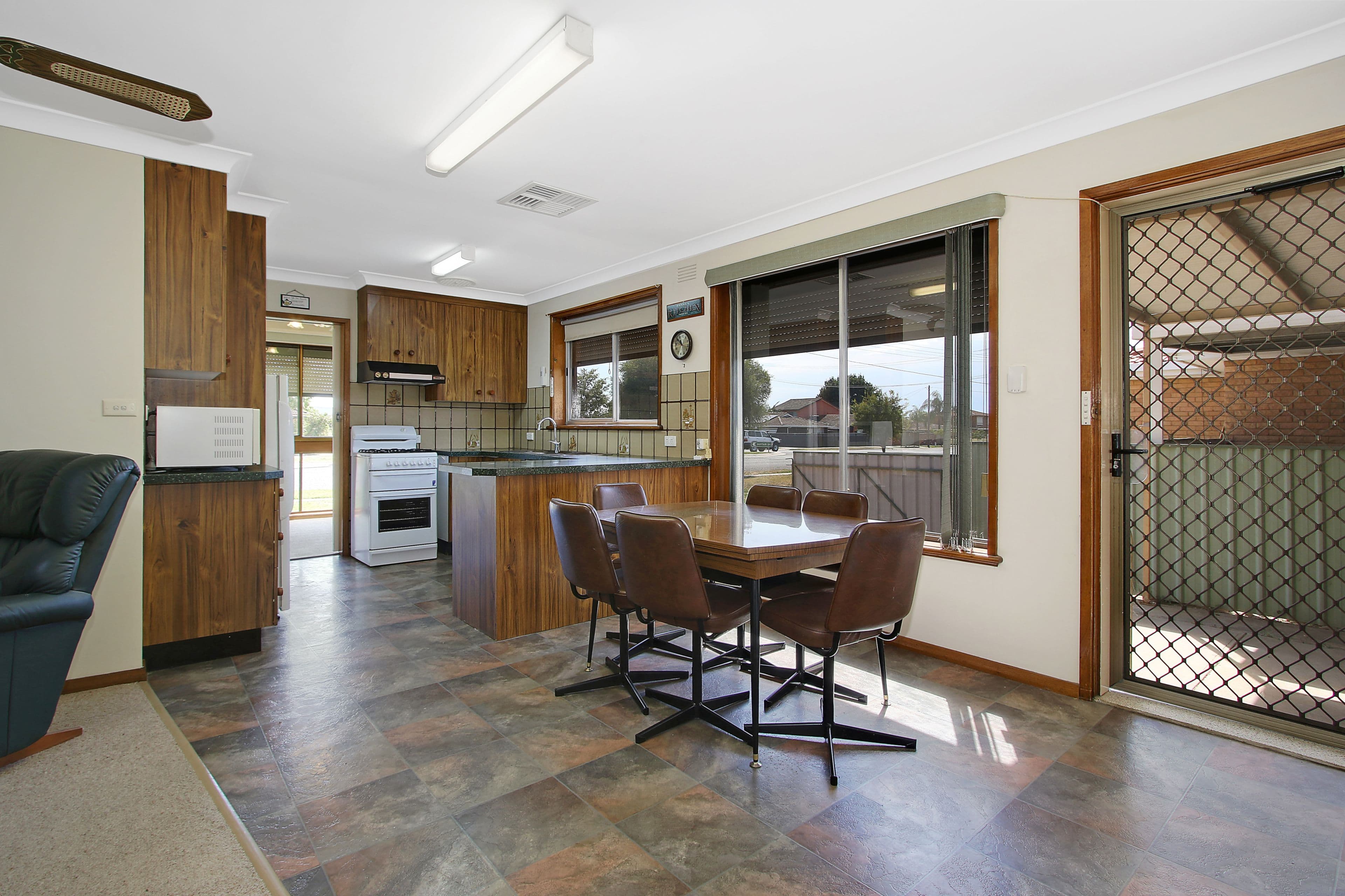 335 Lawrence Street, West Wodonga VIC 3690, West Wodonga - Thumbnail 3