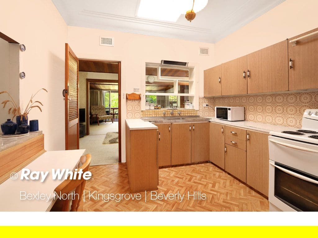 10 Allambee Crescent, Beverly Hills - Thumbnail 3