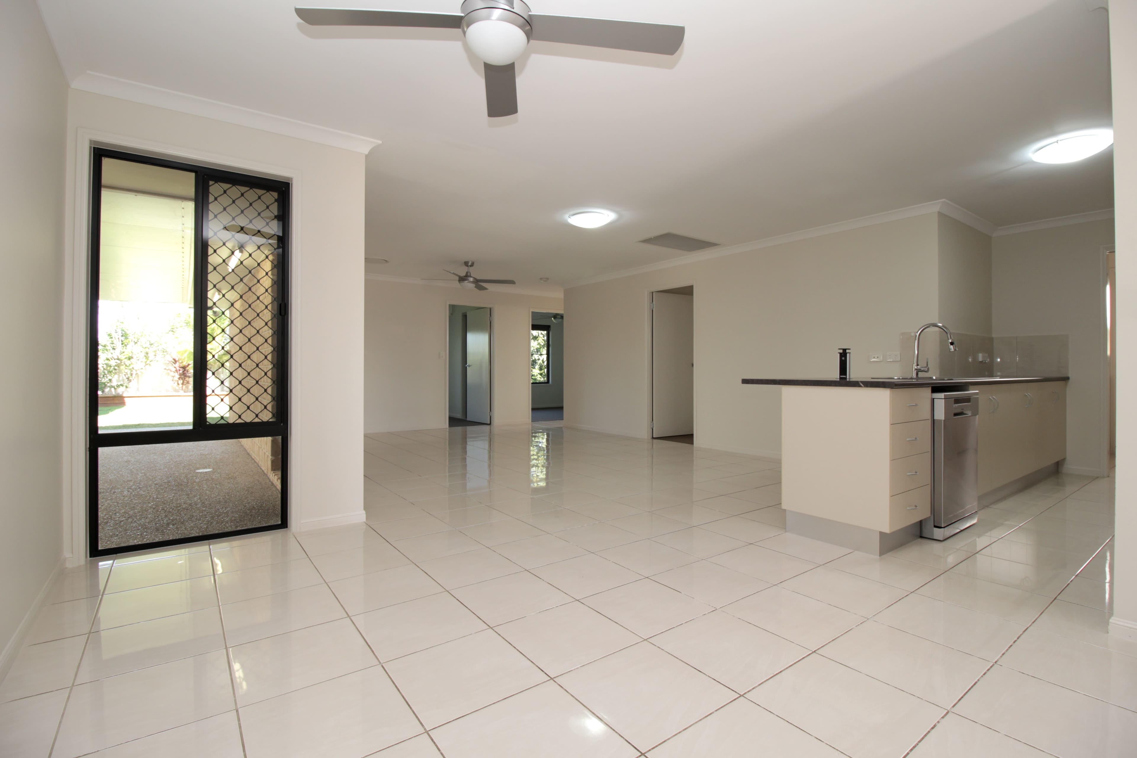 7 Spellman Street, Emerald QLD 4720, Emerald - Thumbnail 2