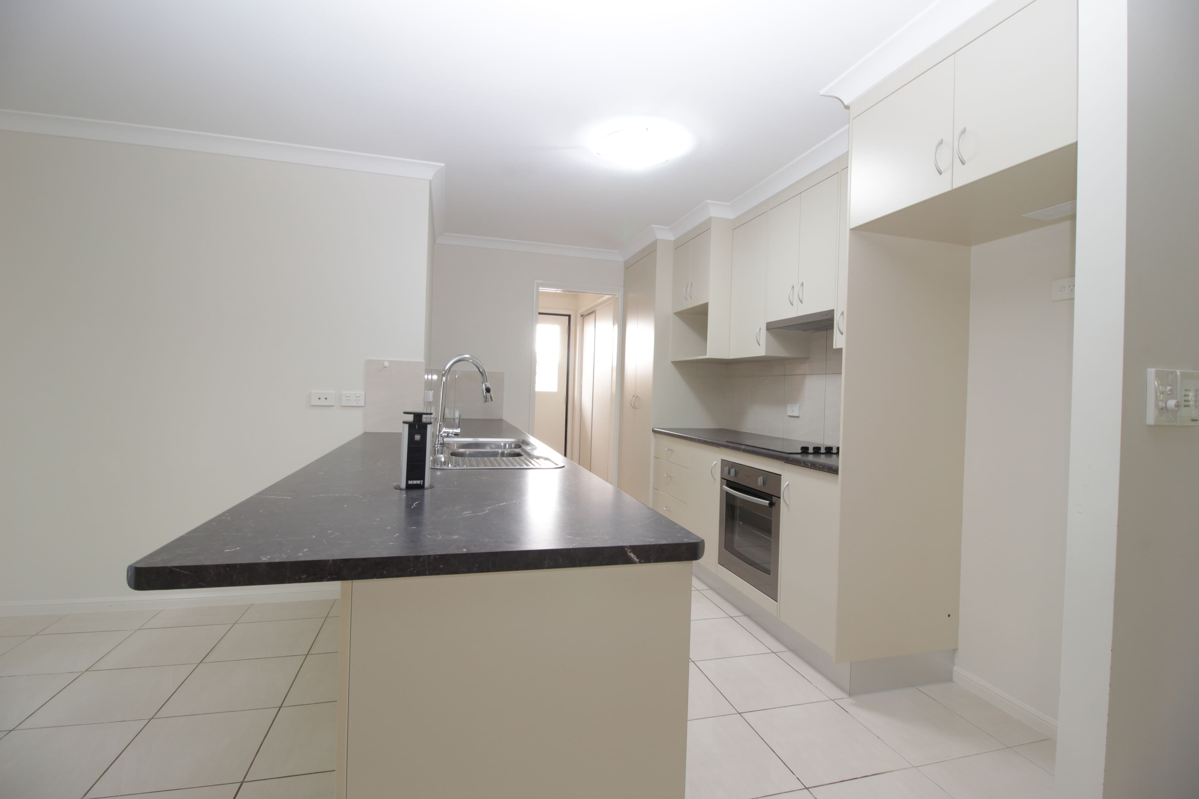 7 Spellman Street, Emerald QLD 4720, Emerald - Thumbnail 3