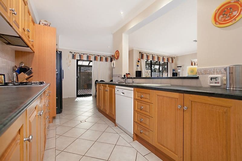 17 Riddoch Crescent, WOODCROFT SA 5162, Woodcroft - Thumbnail 2