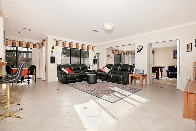 17 Riddoch Crescent, WOODCROFT SA 5162, Woodcroft - Thumbnail 3