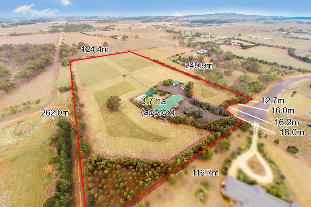 4 Swaney Court, Melton South VIC 3338, Melton South - Thumbnail 2