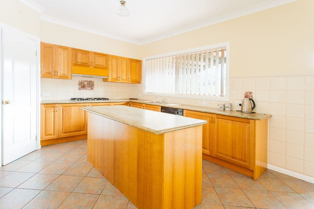 4 Swaney Court, Melton South VIC 3338, Melton South - Thumbnail 5