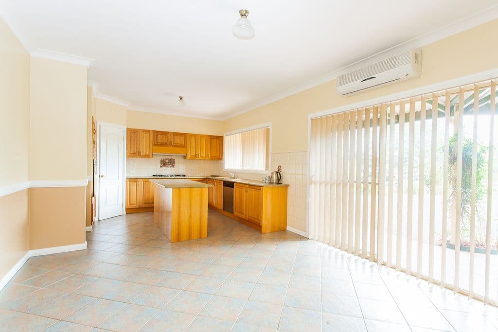 4 Swaney Court, Melton South VIC 3338, Melton South - Thumbnail 6