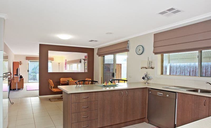16 Samchelle Place, PAKENHAM VIC 3810, Pakenham - Thumbnail 2