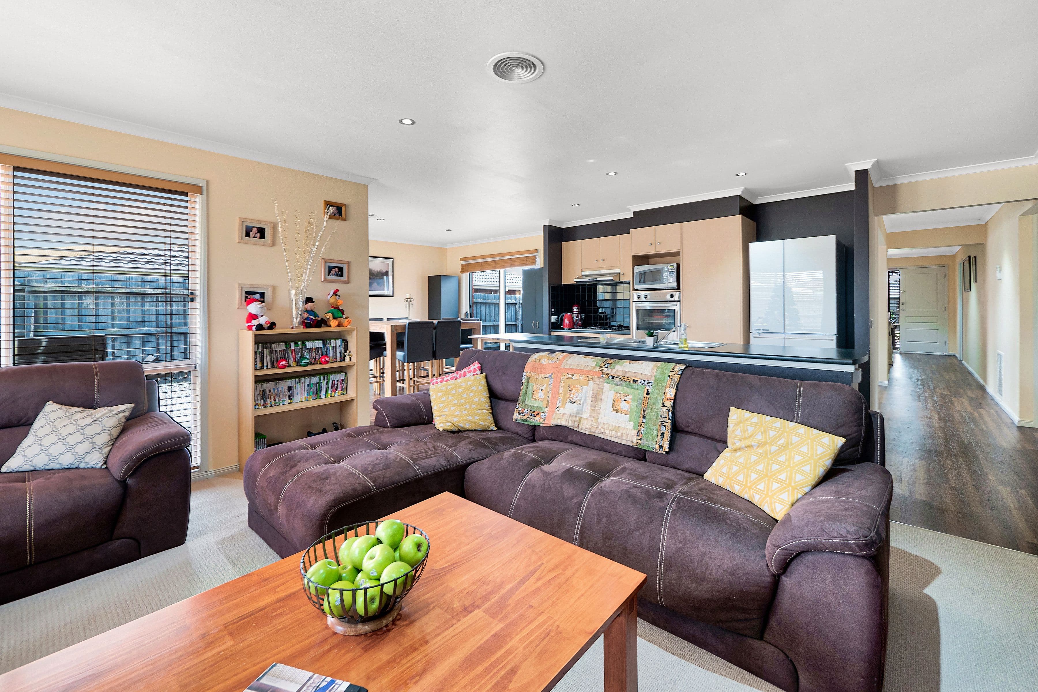 11 Incana Court, Cranbourne West VIC 3977, Cranbourne West - Thumbnail 2