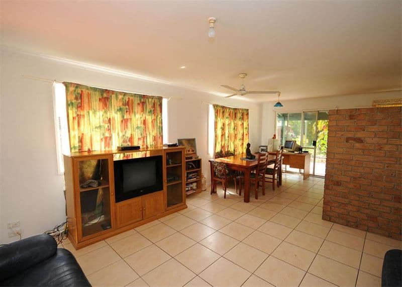 6  Howlett Street, URANGAN QLD 4655, Urangan - Thumbnail 2