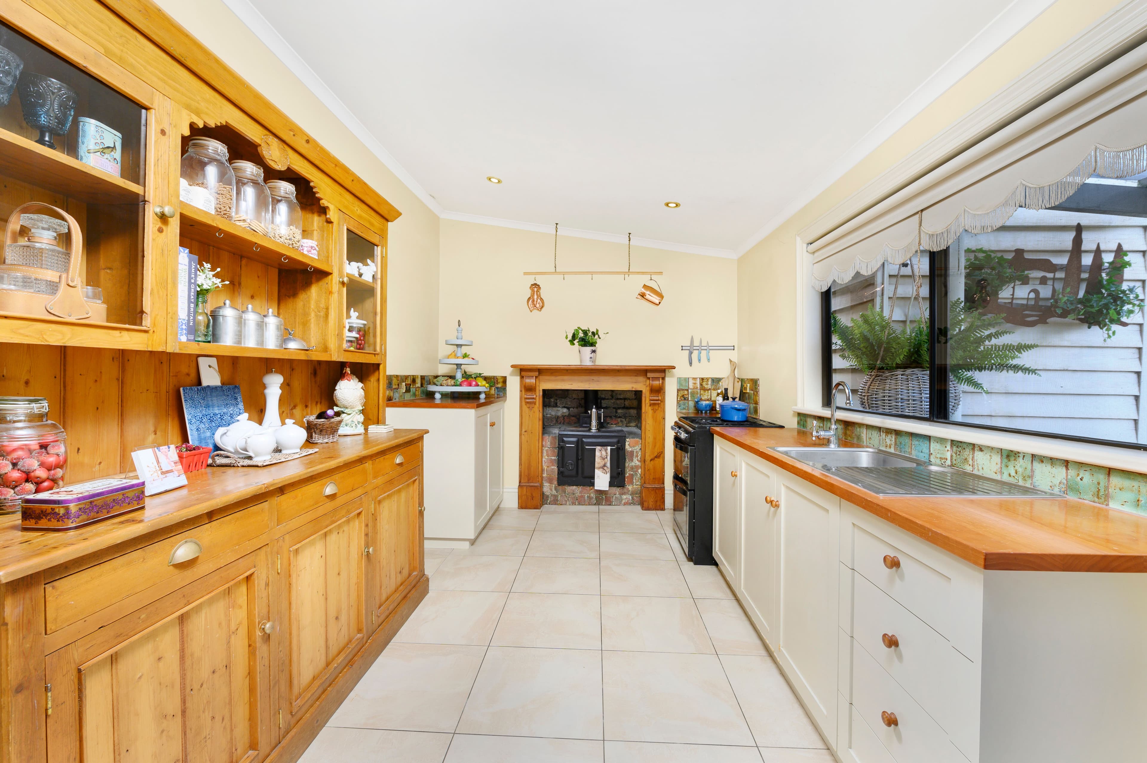 4 Doveton Crescent, Soldiers Hill VIC 3350, Soldiers Hill - Thumbnail 4
