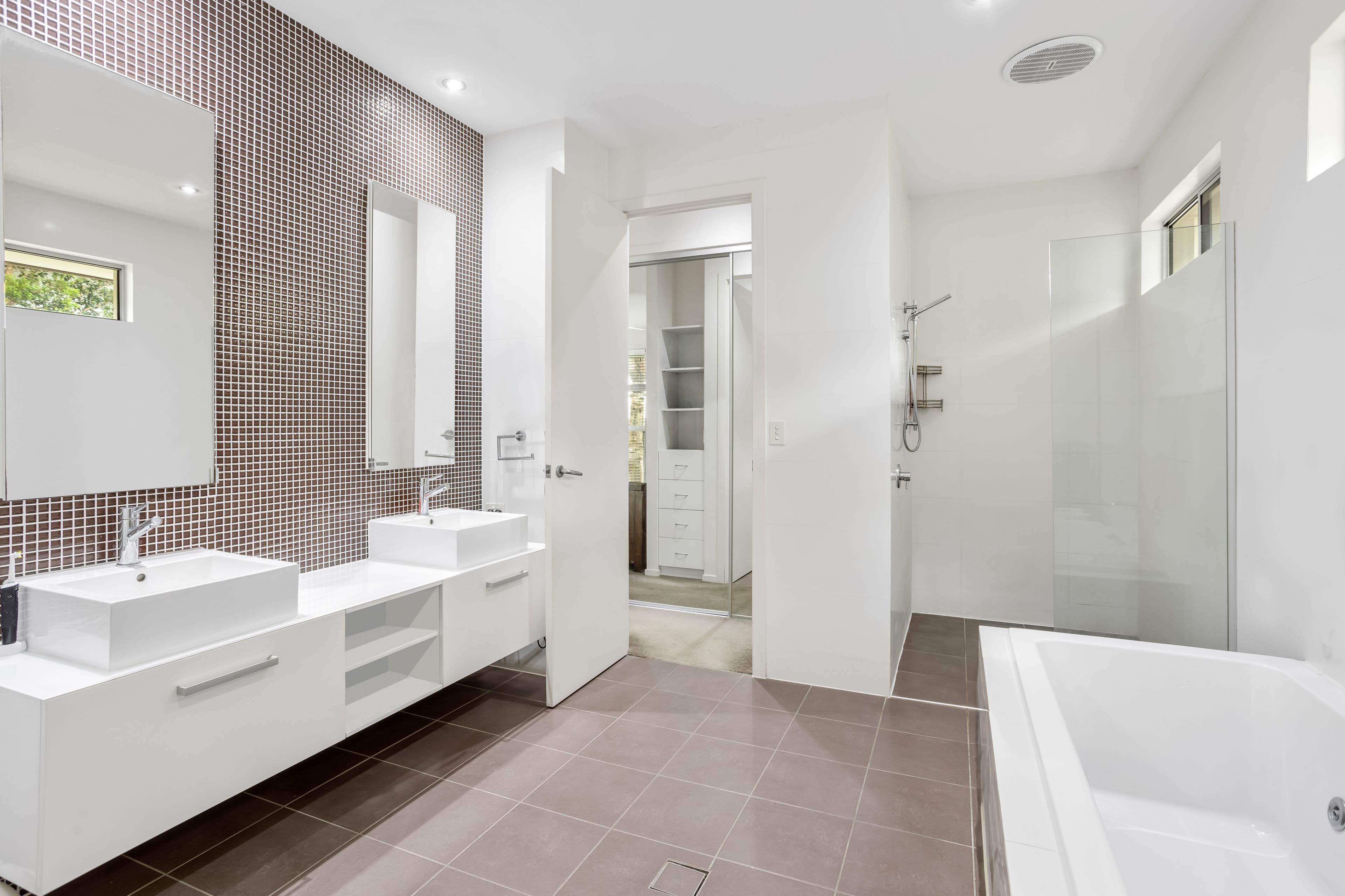 1 First Light Court, Coomera Waters QLD 4209, Coomera - Thumbnail 8