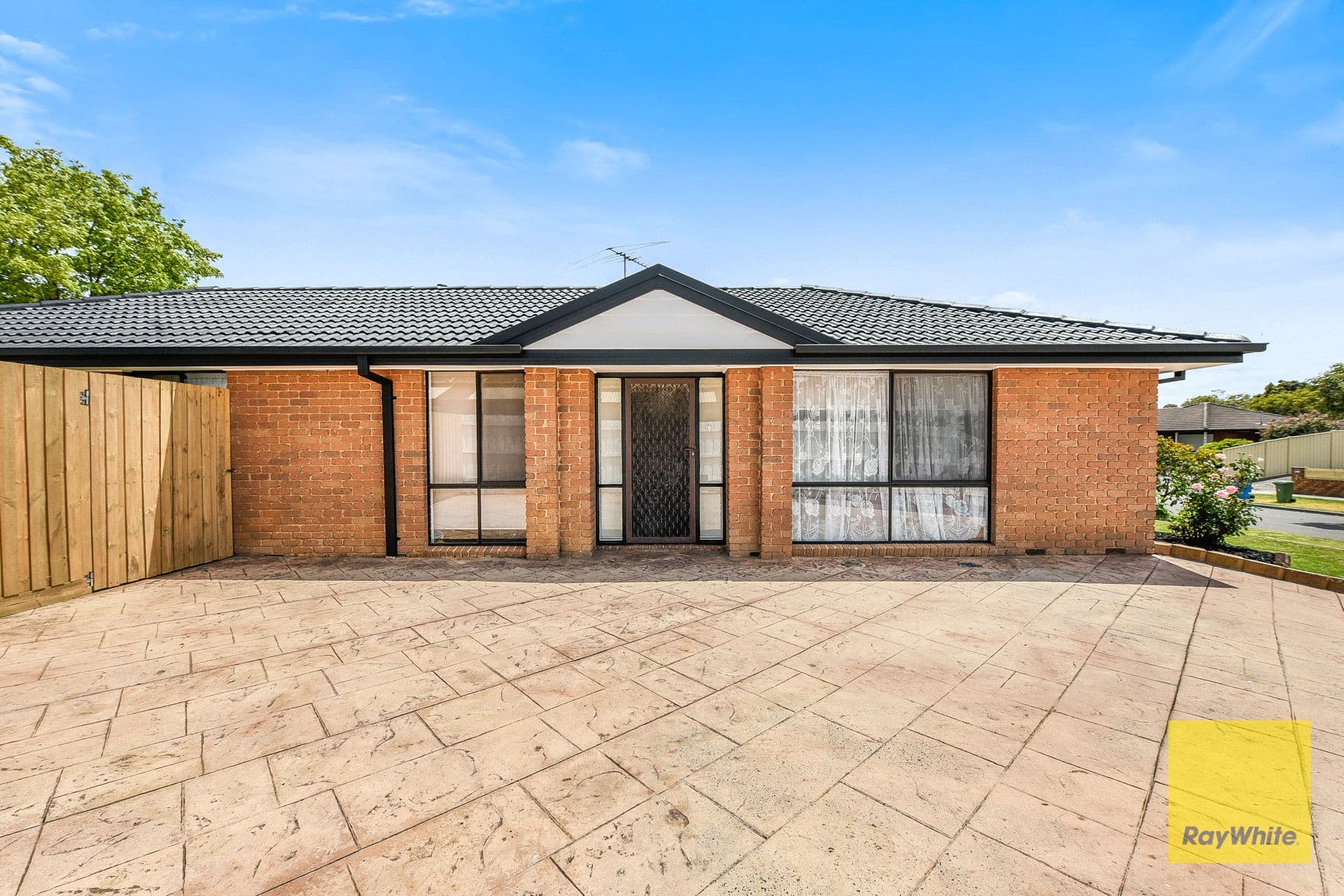5 Hoysted Avenue, Cranbourne North VIC 3977, Cranbourne North - Thumbnail 2