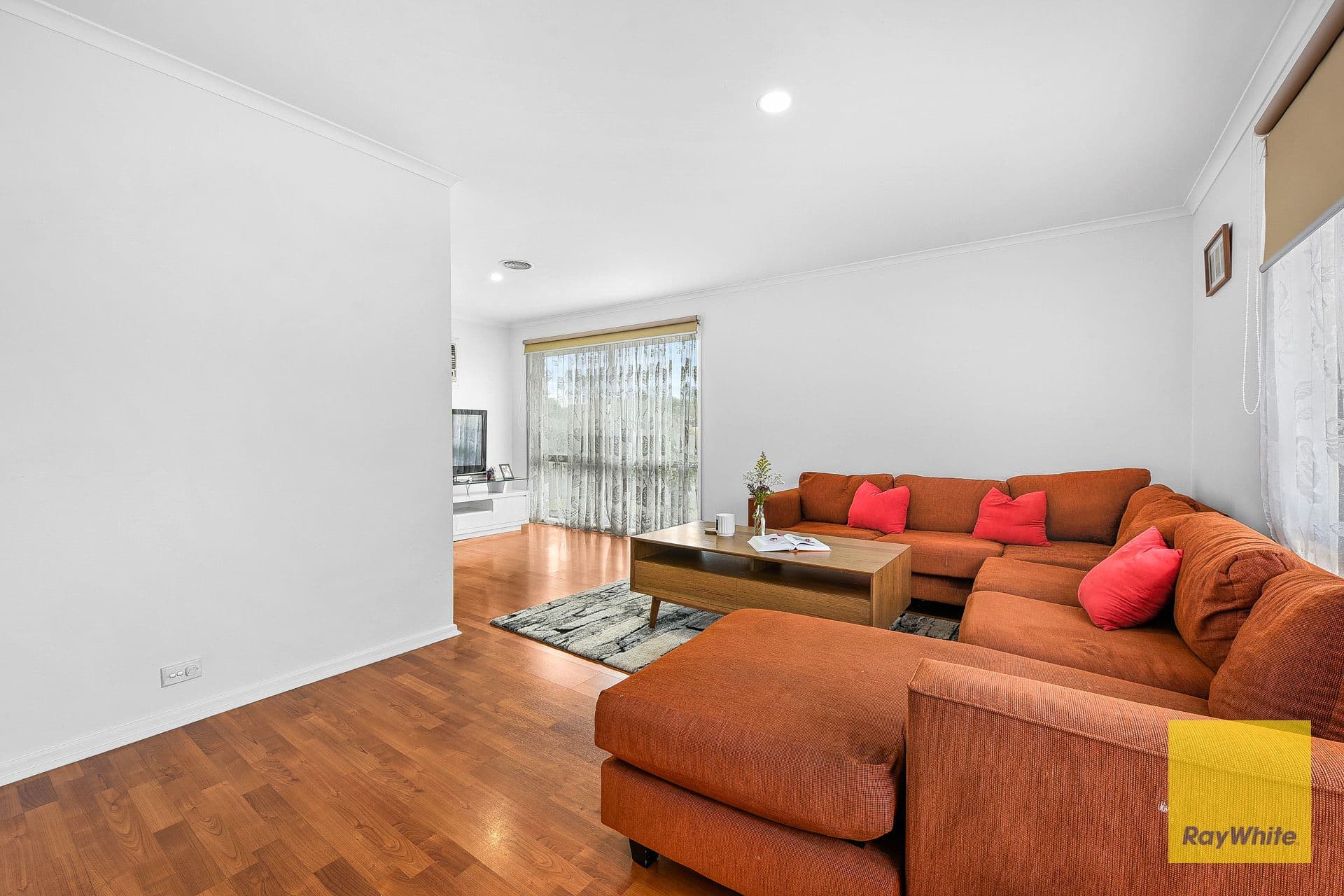 5 Hoysted Avenue, Cranbourne North VIC 3977, Cranbourne North - Thumbnail 4