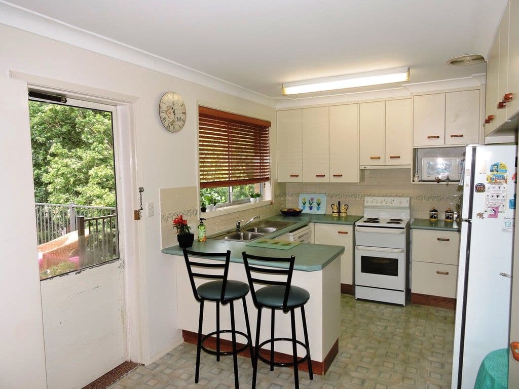 35 South Crescent, North Gosford - Thumbnail 2