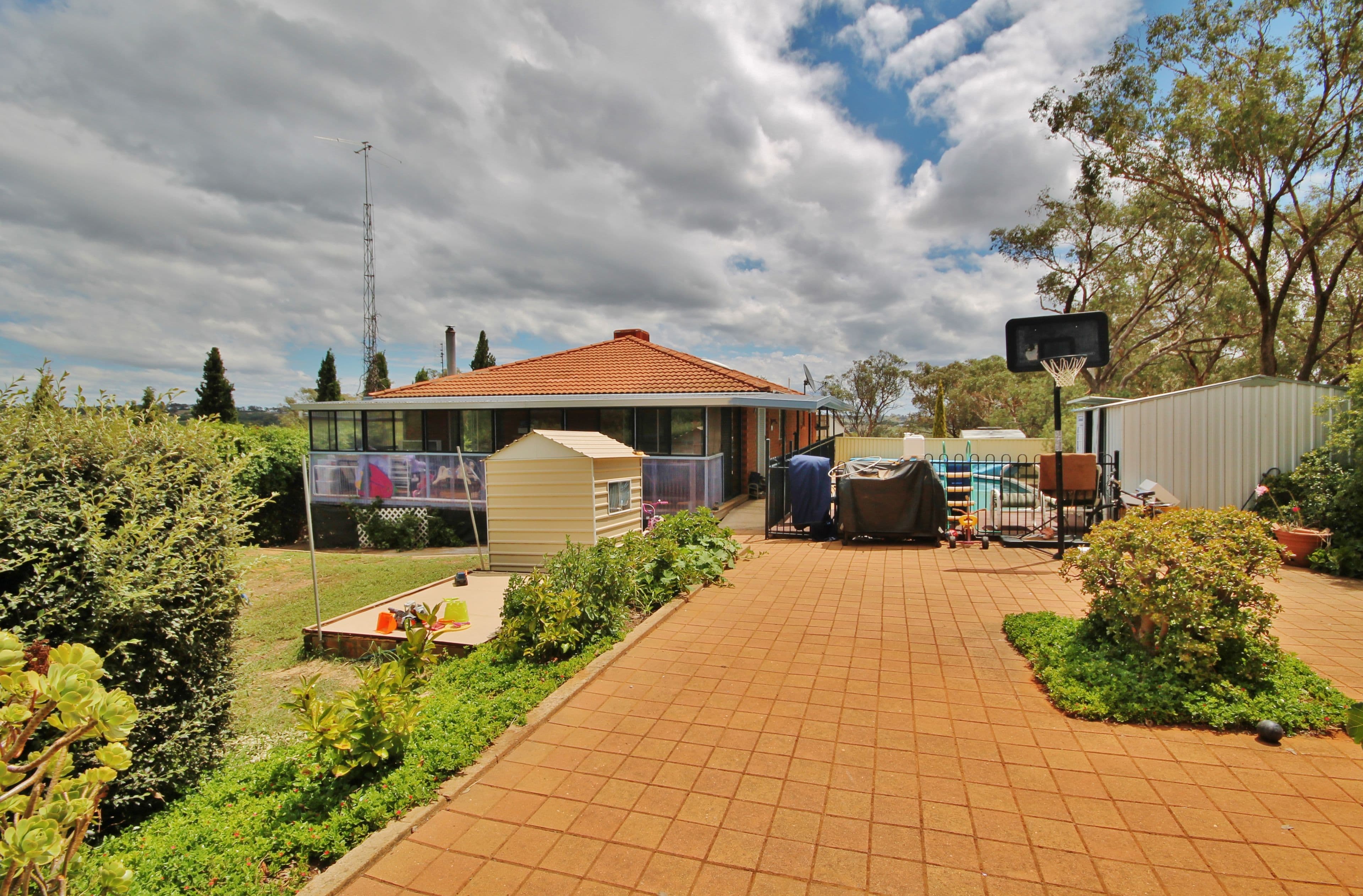 70 Jacksons Road, Young - Image 1