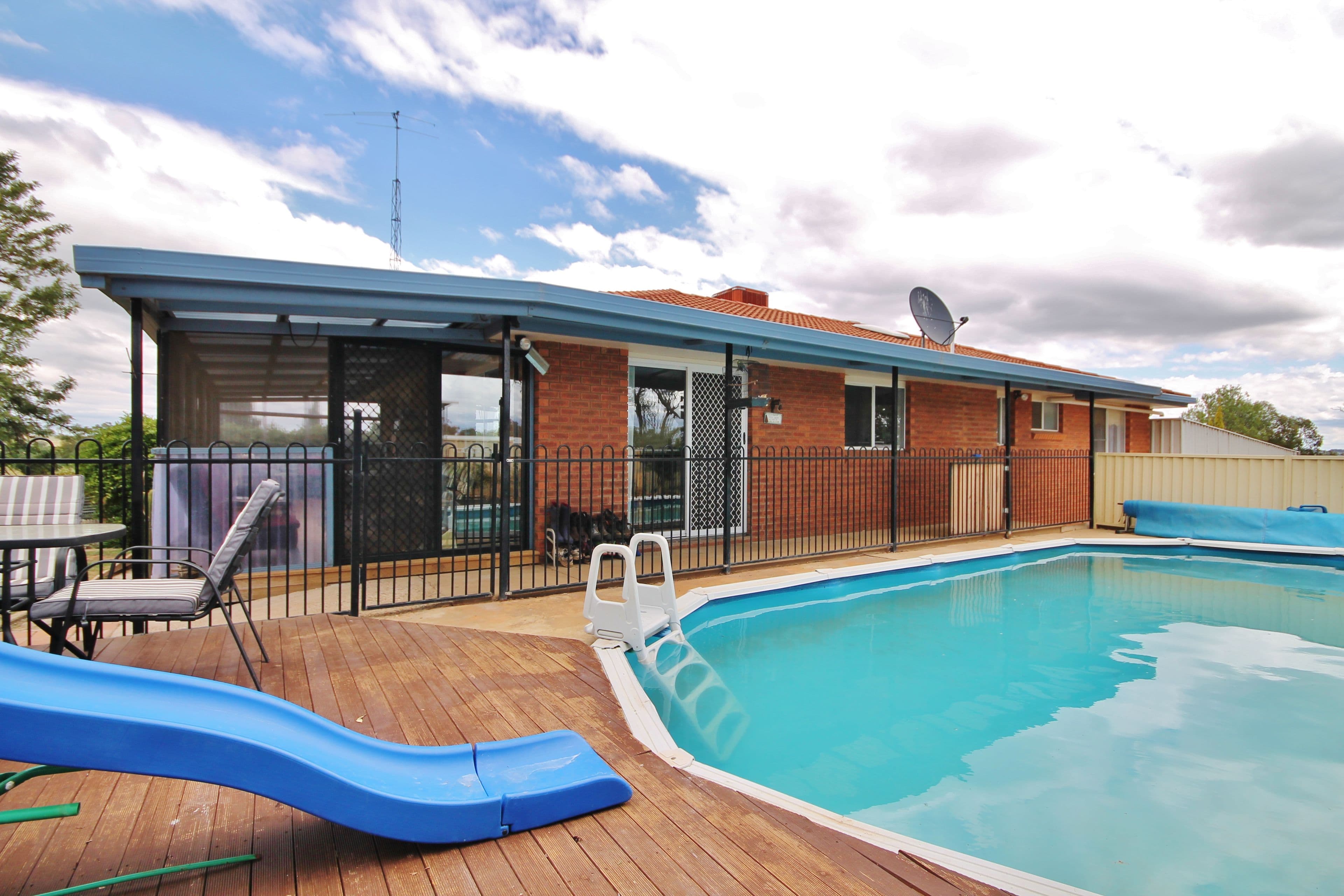 70 Jacksons Road, Young - Thumbnail 2