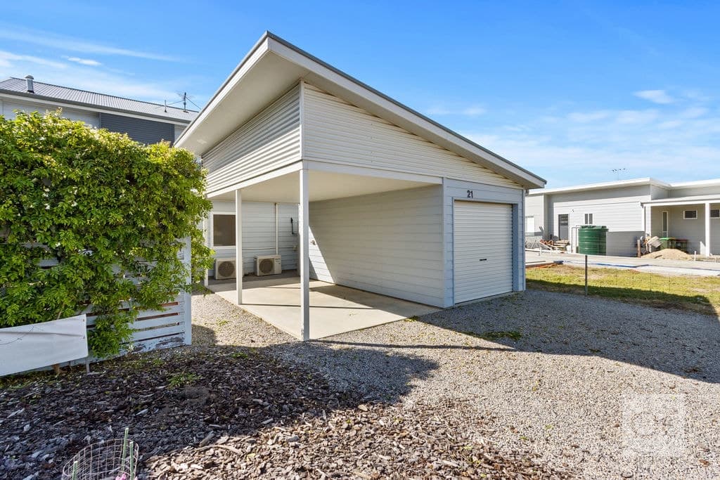 21 Outlook Road, Black Point - Thumbnail 2