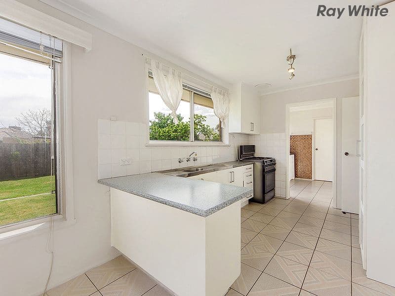 5 Ironbark Street, ST ALBANS VIC 3021, St Albans - Thumbnail 4